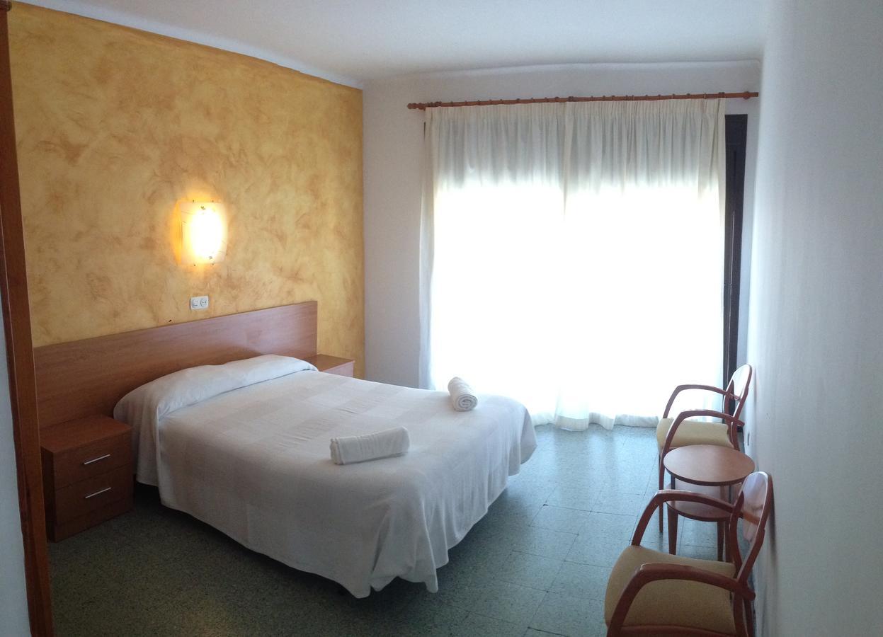 Hostal La Marina Платжа-д'Ару Екстер'єр фото