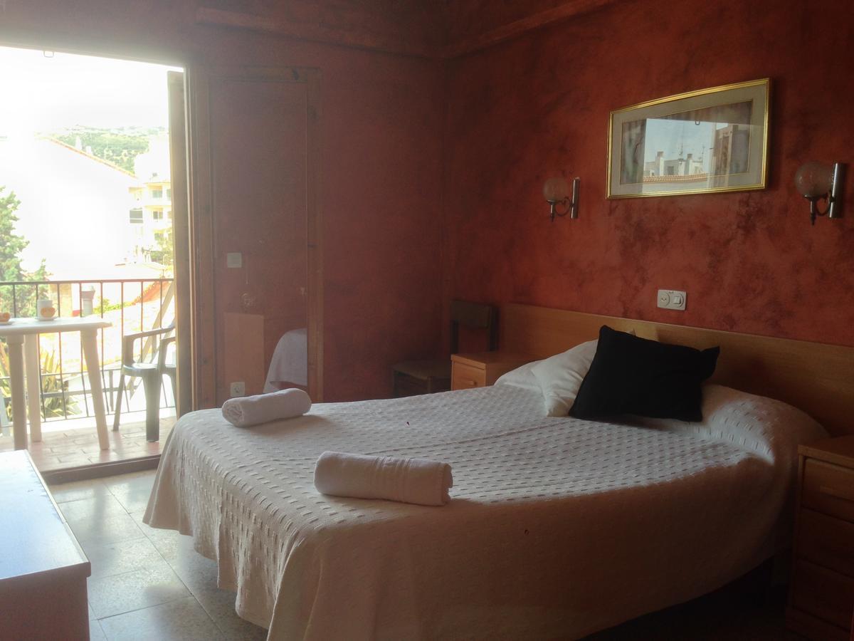 Hostal La Marina Платжа-д'Ару Екстер'єр фото