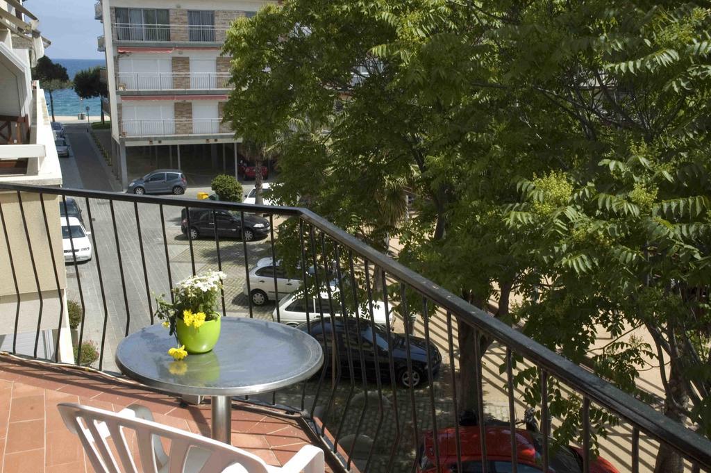 Hostal La Marina Платжа-д'Ару Екстер'єр фото