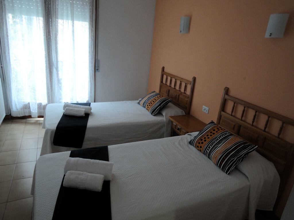 Hostal La Marina Платжа-д'Ару Номер фото